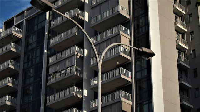 東京都の1Kマンションを自己資金10万円以内で金利1%台に借り換えし、総額約310万円削減に成功【不動産投資ローン 借り換え事例】