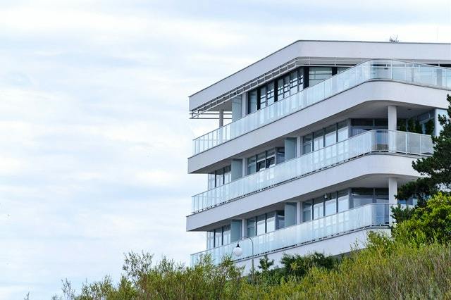 マンションオーナーの稼ぎ方や仕事内容を紹介。魅力とリスクを知ろう