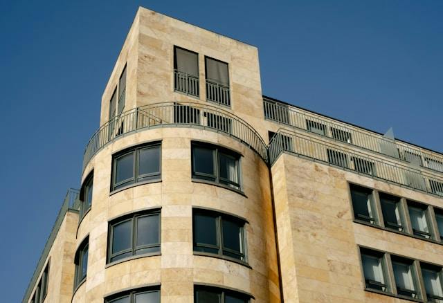 【公務員】一棟マンションを借り入れし、毎月28万円超の黒字収支を実現|岐阜県【アパートローン 借り入れ事例】