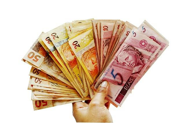 年収600万円の手取りはいくら?月収や生活レベル、額面との違いを徹底解説